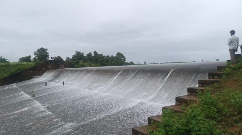 malay-dam-spillway-overflows