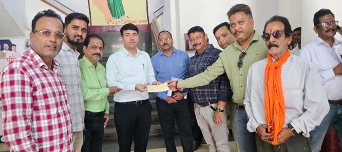 utkal-samaj-hands-over-cheque-bastar