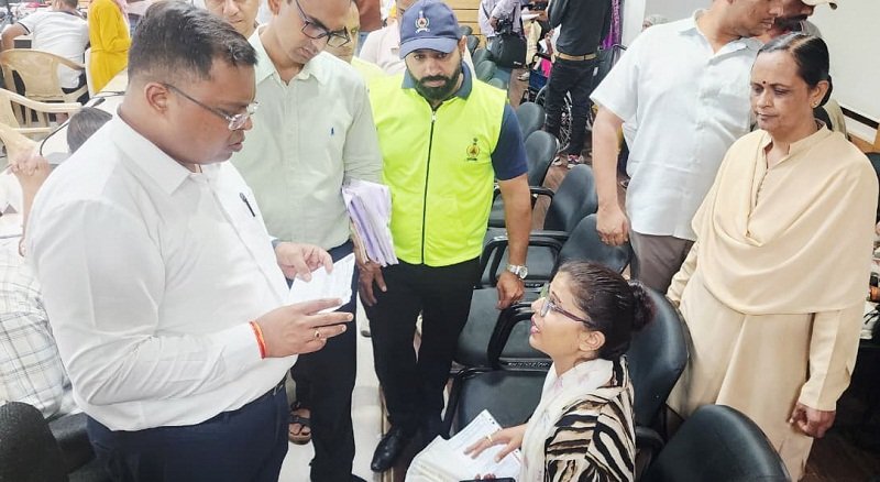 mp-indore-collector-hears-pmp-indore-collector-hea