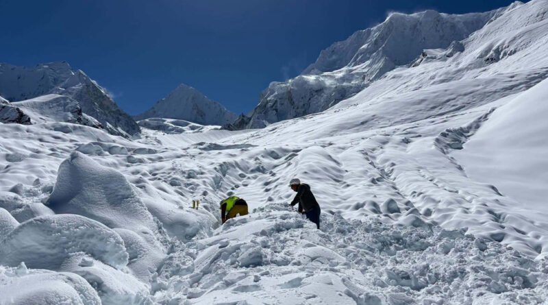 nepal-manang-avalanche-tourist