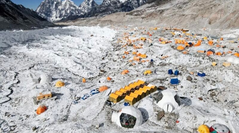 nepal-mount-everest-heavy-snowfall-foreign-tourist
