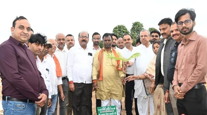 tree-plantation-atal-vihar-parsar