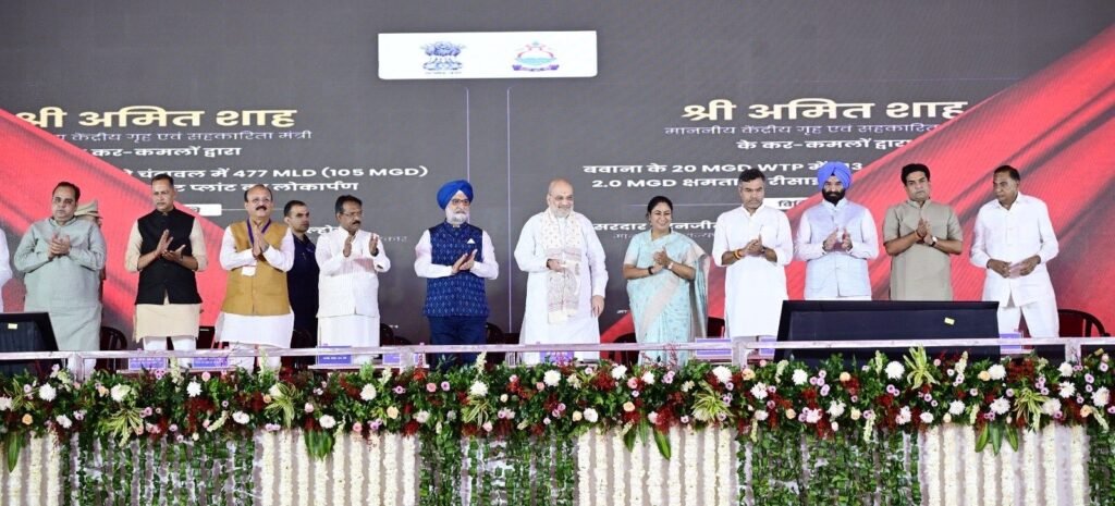 amit-shah-cleaning-yamuna