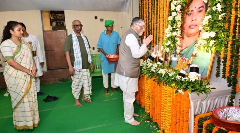jh-governor-arrives-nemra-tribute-rupi-soren