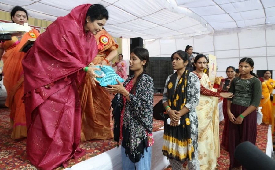 sanitary-pad-distribution-ceremony-held