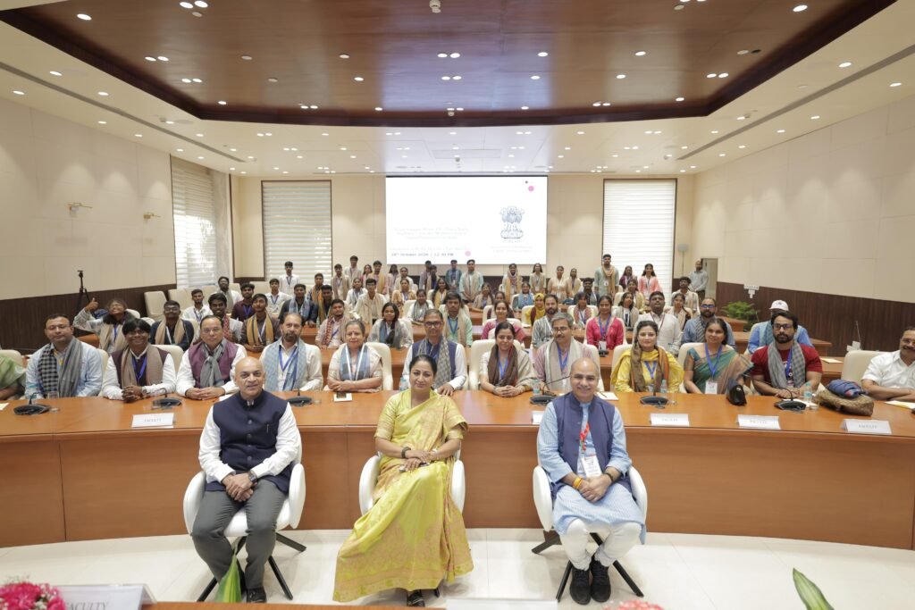 cm-interacting-tamil-nadu-delegation
