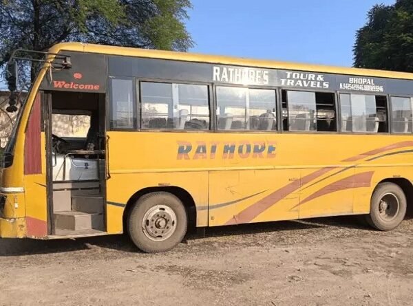 raisen-fitness-collage-bus-protest-student-