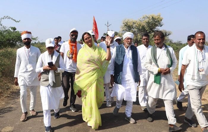 ministers-take-dig-digvijay-si
