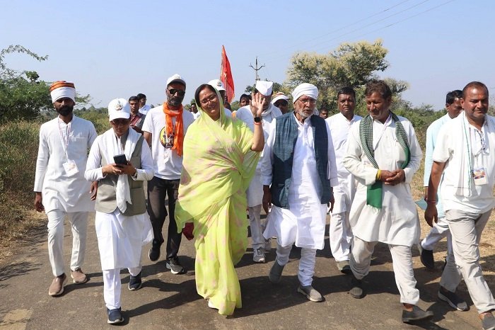 ministers-take-dig-digvijay-si