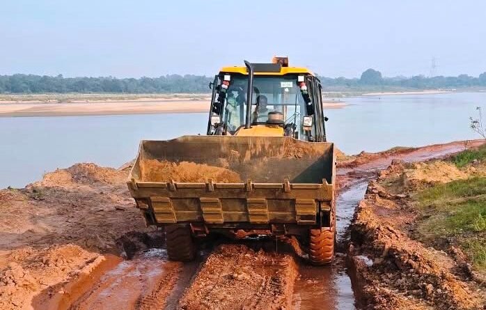 action-against-illegal-sand-mining-8-vehicle-seize