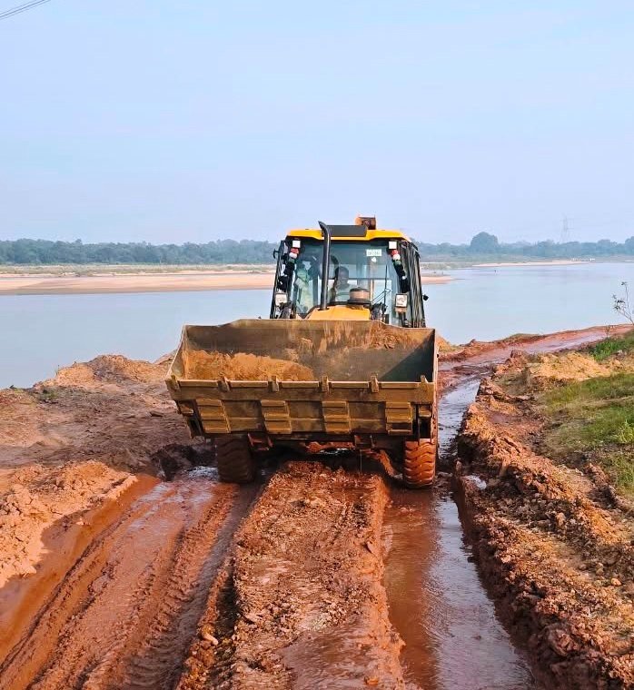 action-against-illegal-sand-mining-8-vehicle-seize